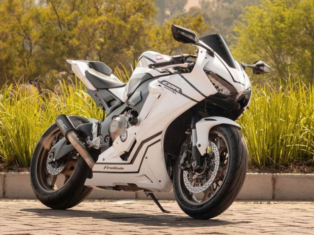 Compra Carenados Moto Honda CBR1000RR 2017-2023 - Blanco Negro Raya Fireblade
